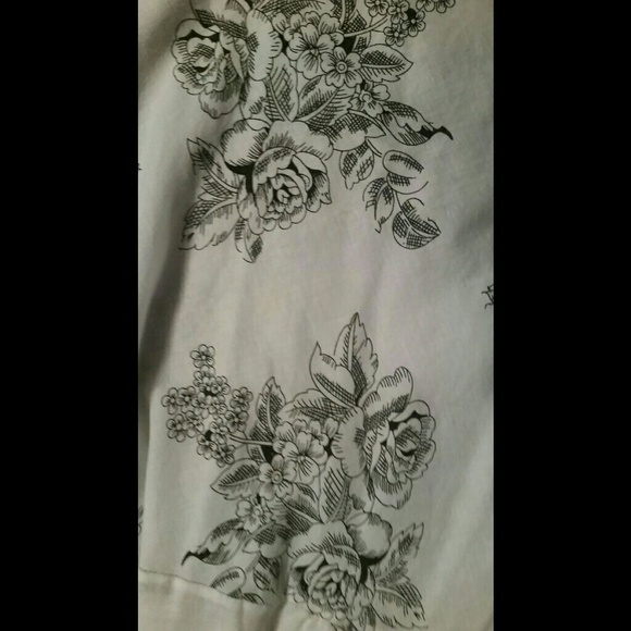 White floral print top - Picture 3 of 3